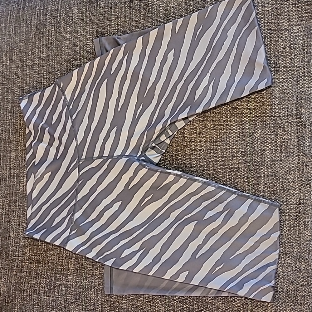 Aerie Chill. Play. Move. Ombre Zebra Leggings - sz Large